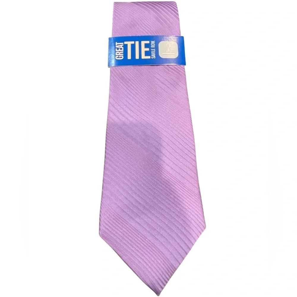 💜NWT Saville Row Lavender 100% Silk Tie. Beautiful color, subtle stripe pattern